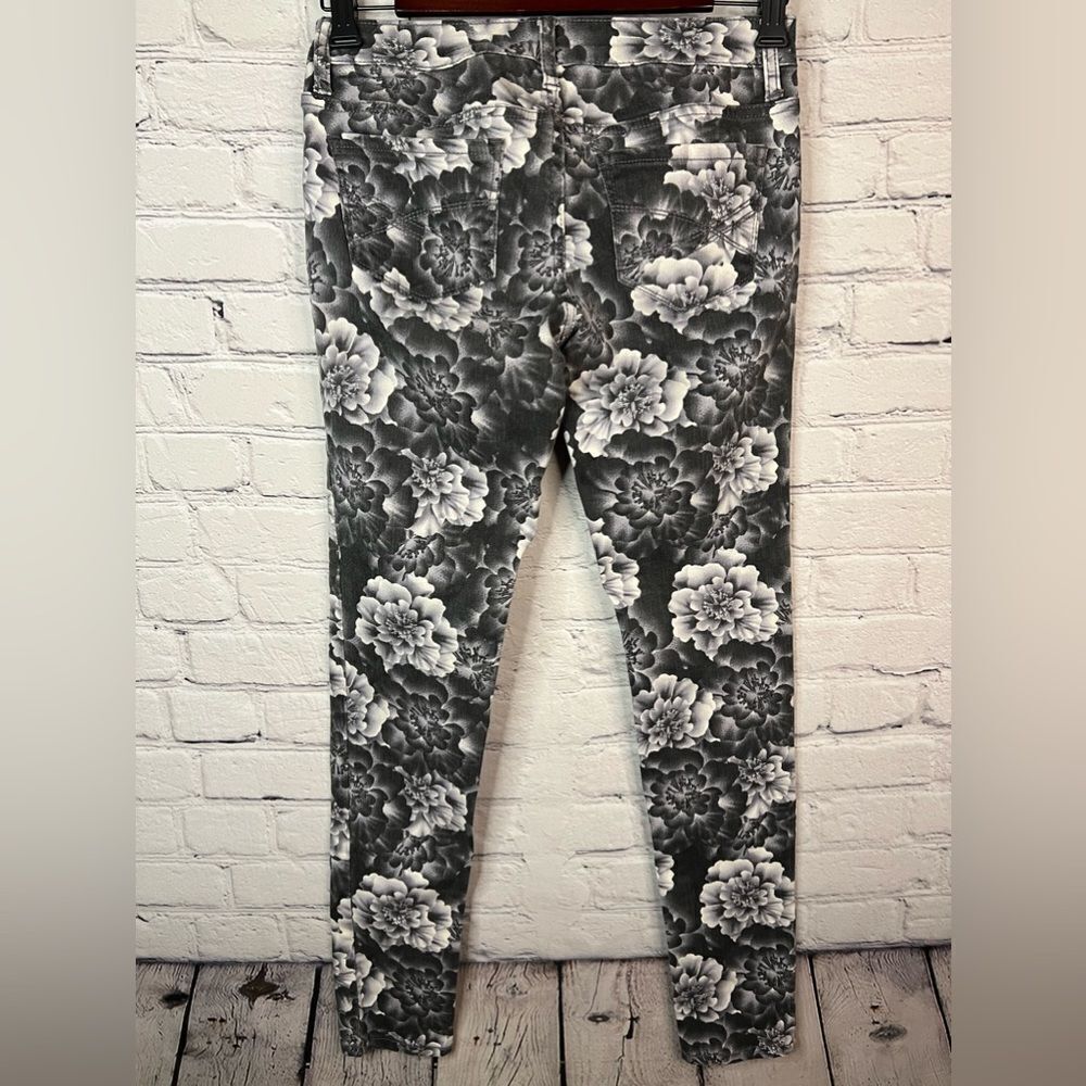 Aeropostale Grey Black Floral Lola‎ Jegging Skinny Jean size 2R Stretch Low Rise - Picture 2 of 9